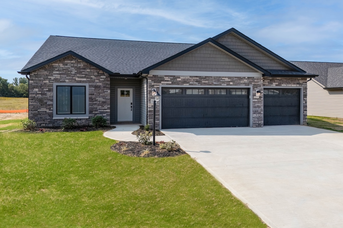 web exterior edit grass ramblewood park ridge south 39